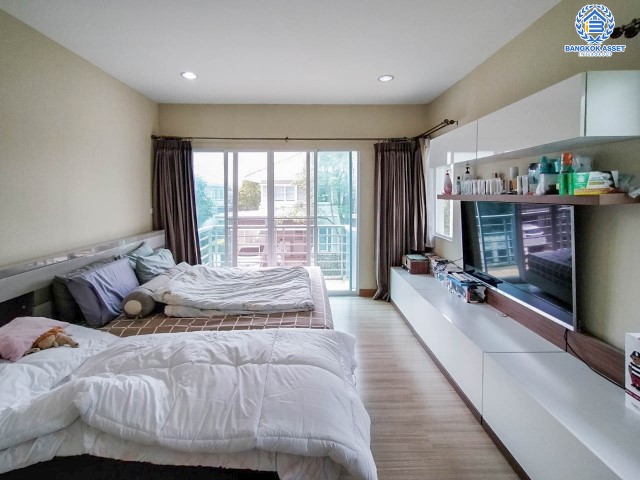 *****บ้านเดี่ยวมือสองย่านนนทบุรีฯ ม.เพอร์เฟคเพลส รัตนาธิเบศร์ หลังมุมจากแบนด์ Property Perfect เนื้อที่กว้างขวางมากถึง 64.10 ตร.ว.  ฟังก์ชัน 3 ห้องนอน 3 ห้องน้ำ ที่จอดรถ 2 คัน ฟรี! เครื่องปรับอากาศ 3 เครื่องพร้อมเข้าอยู่! บนทำเลใกล้รถไฟฟ้าสายสีม่วง "สถานีไทรม้า" และจุดขึ้นทางด่วน "งามวงศ์วาน"